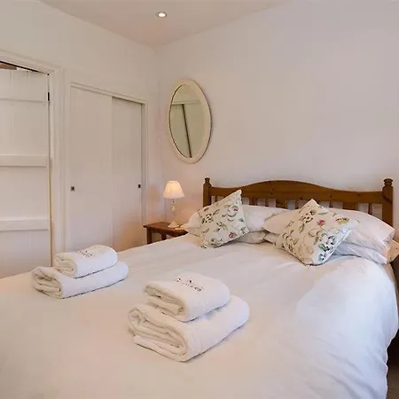 Curdle Dub Tatil Evi *